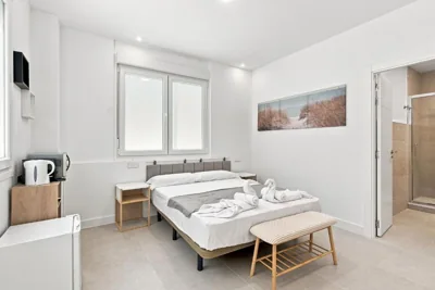 Modernas habitaciones con baño privado — Foto 11