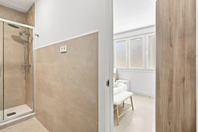 Modernas habitaciones con baño privado — Foto 12