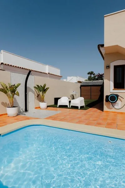 Moderne villa met verwarmd zwembad in Corralejo — 写真 4