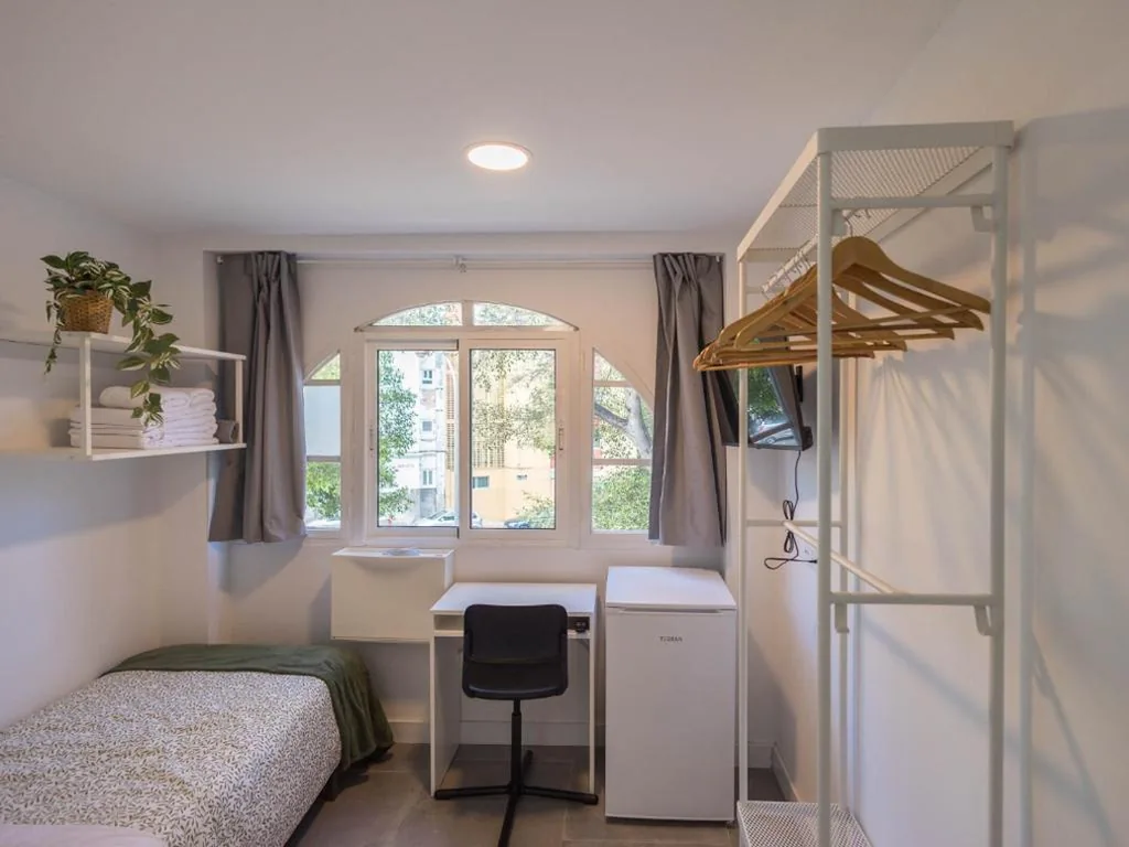 Quarto Individual com casa de banho privativa — Mol-Terrace, En-Suite Bathroom, Fridge & TV
