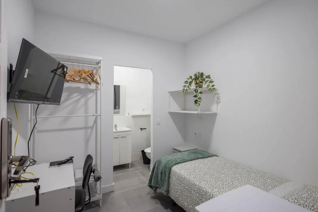 Quarto Individual com casa de banho privativa — Mol-Terrace, En-Suite Bathroom, Fridge & TV
