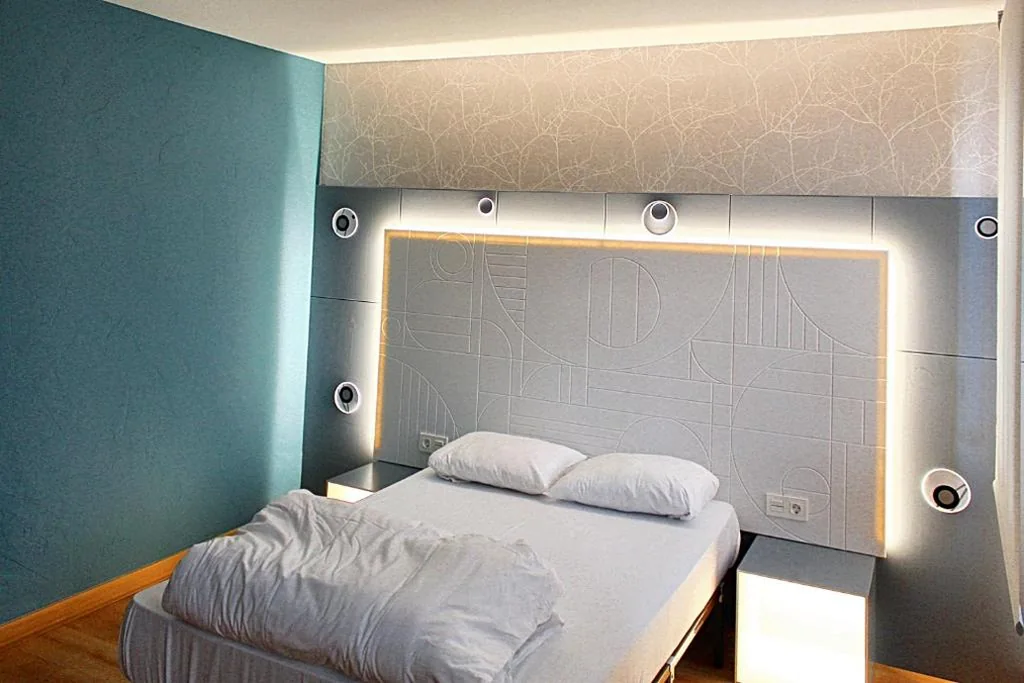 Camera doppia con bagno privato - 1 o 2 letti — Mola! Hostel Burgos