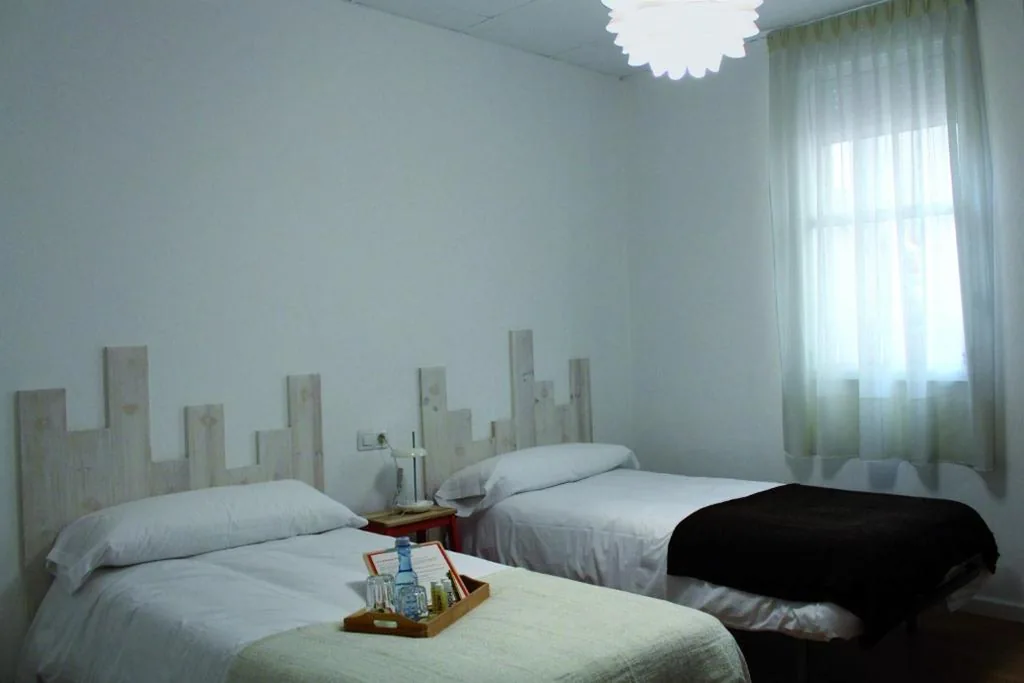 Doppelzimmer mit eigenem Bad – 2 Betten — MON ComeySueña Guesthouse