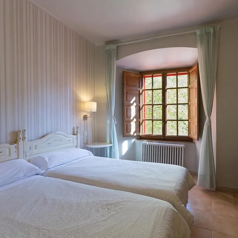 Habitación Doble Pequeña — MONASTERIO de SANTA MARÍA DE VALVANERA