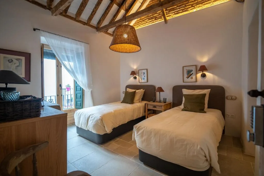 Habitación Doble con baño privado - 2 camas — Mondejar 14 Coliving Centro