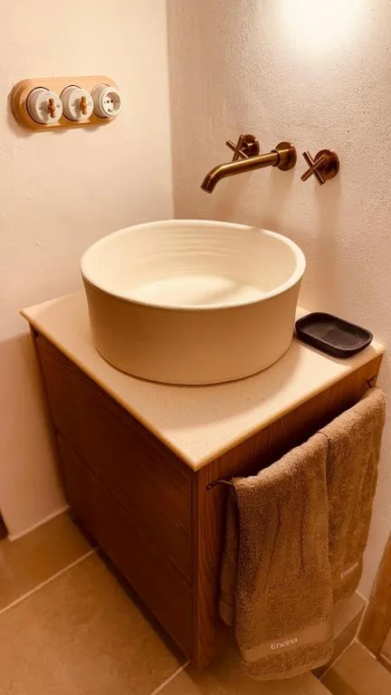Habitación Doble con baño privado — Mondejar 14 Coliving Centro