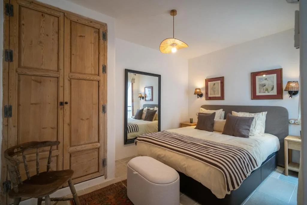 Habitación Doble con baño privado — Mondejar 14 Coliving Centro