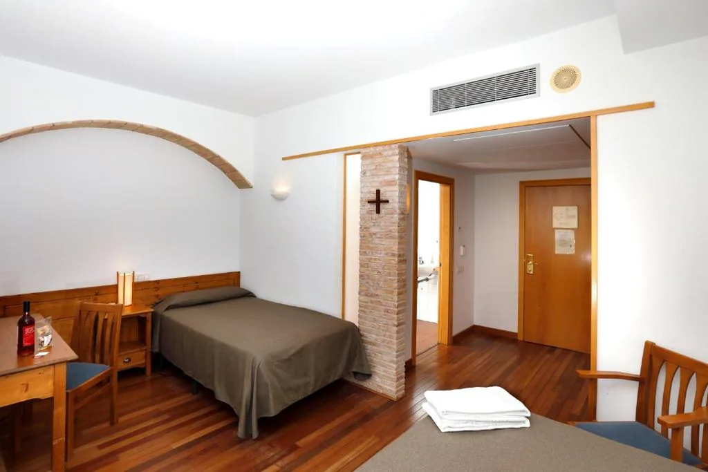 Tweepersoonskamer met 2 Bedden — Monestir de Les Avellanes