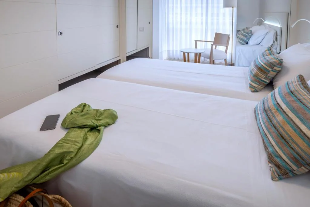 Chambre Double avec vue sur le jardin - 2 lits — Mònica Hotel