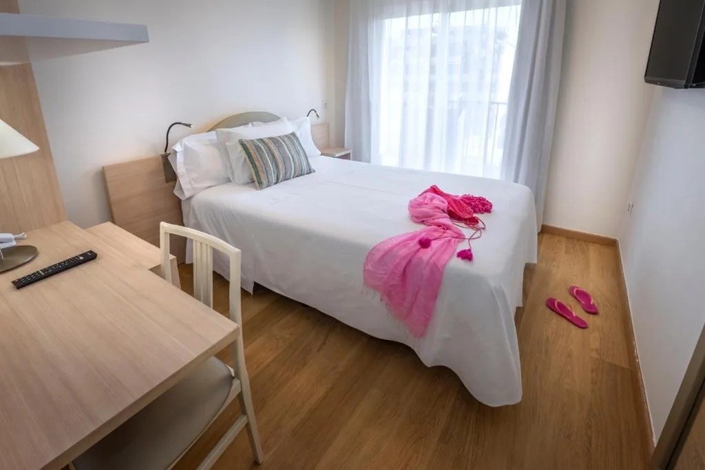 Chambre Individuelle avec vue sur le jardin — Mònica Hotel
