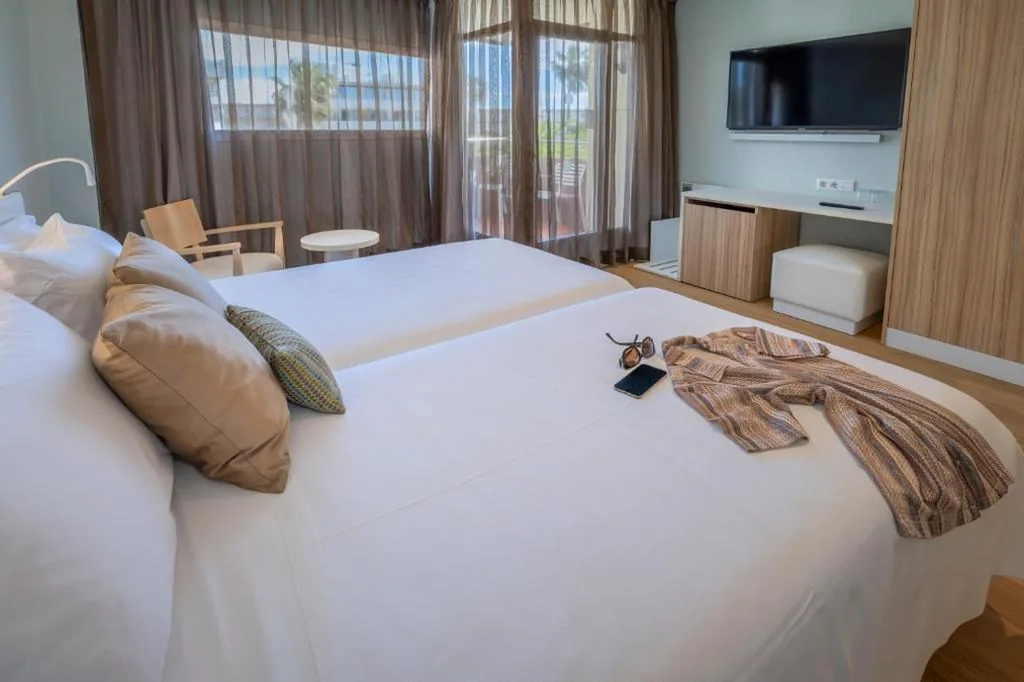Chambre Supérieure avec vue sur le jardin — Mònica Hotel