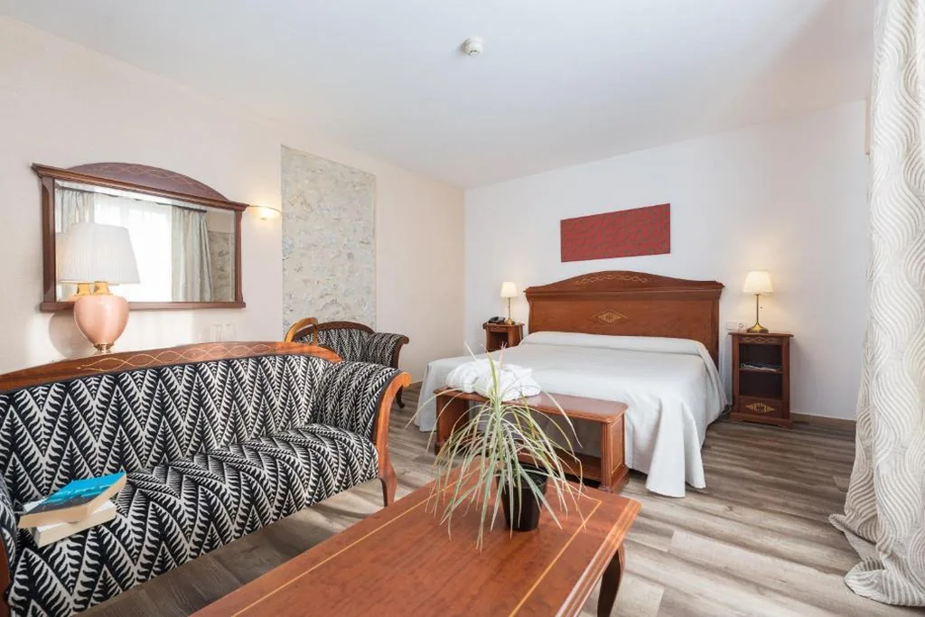 Deluxe Double Room with Free Spa Access - 1 or 2 Beds — Monnaber Nou Finca Hotel & Spa