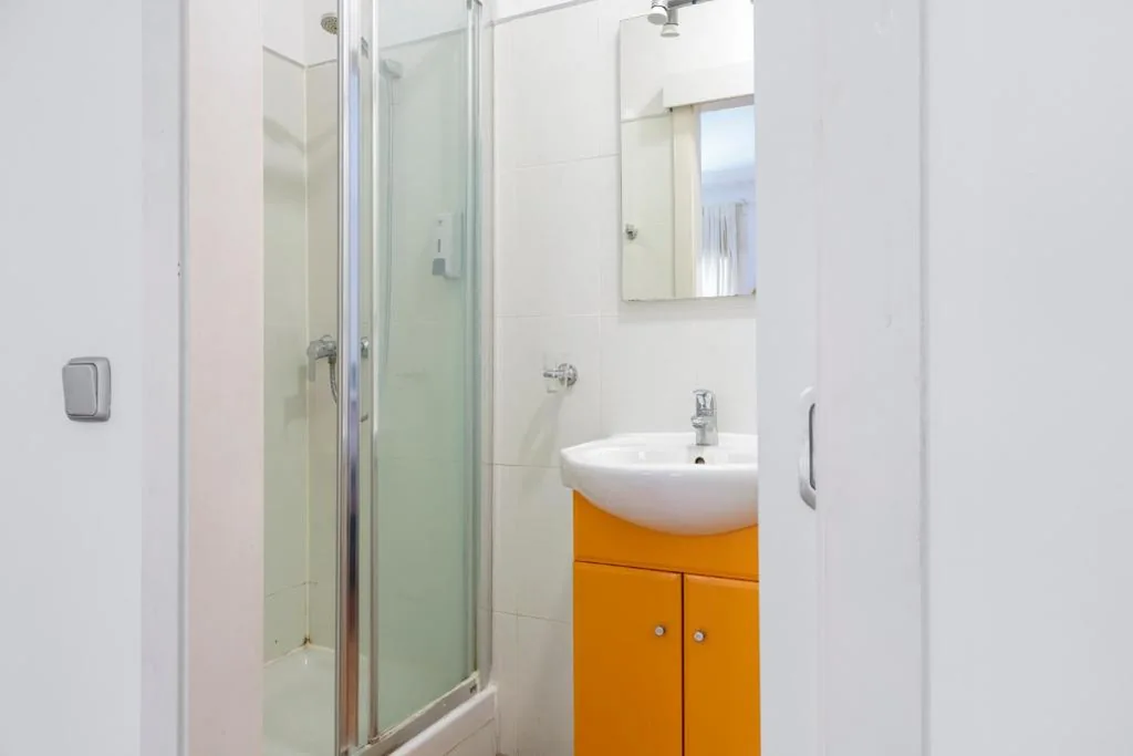 Habitación Doble Económica — Monrooms Barcelona