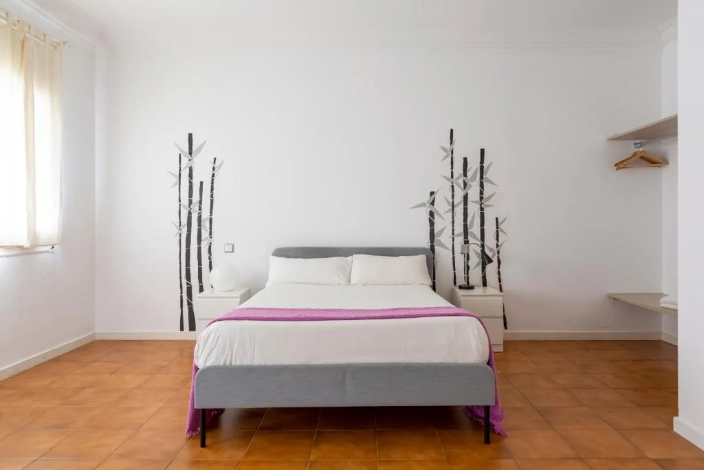 Superior Double Room with Balcony — Monrooms Barcelona