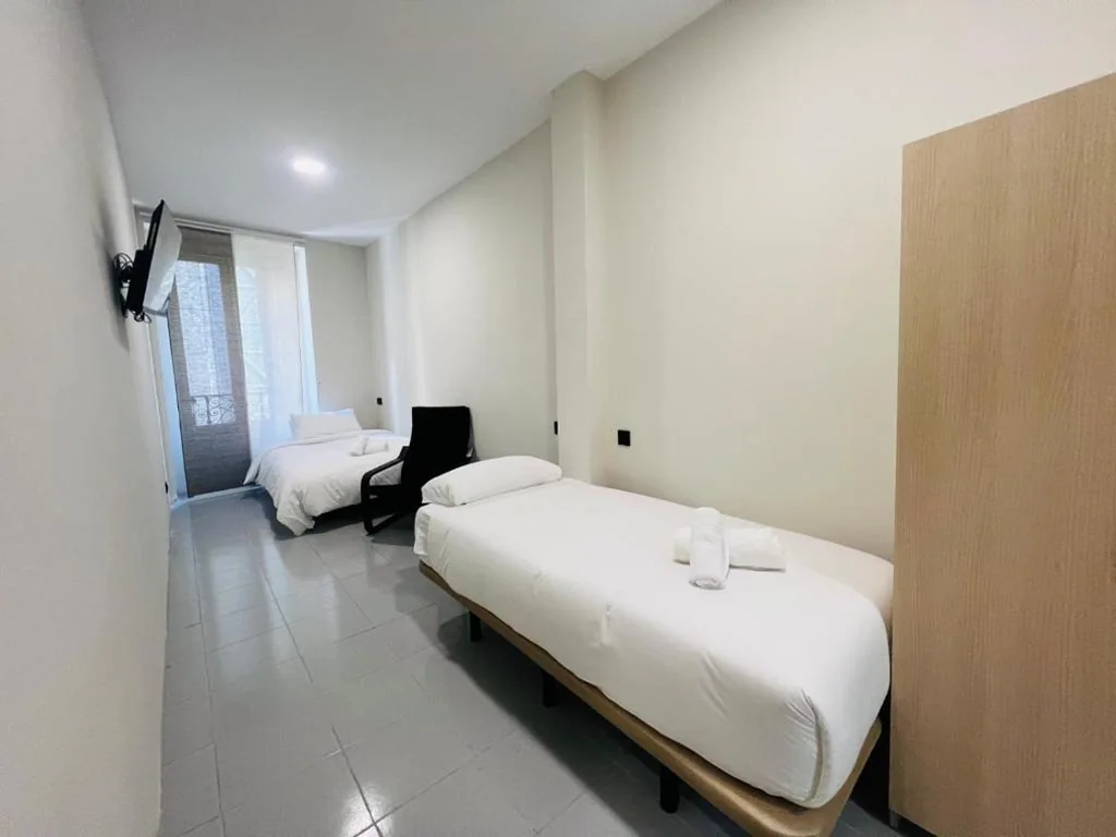 Quarto Triplo com casa de banho privativa — Montera Center Madrid