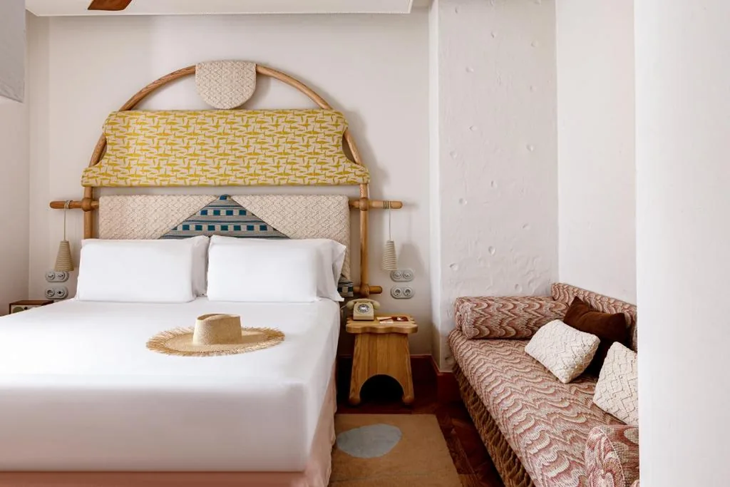 Deluxe-Zimmer mit extragroßem Doppelbett — Montesol Experimental Ibiza