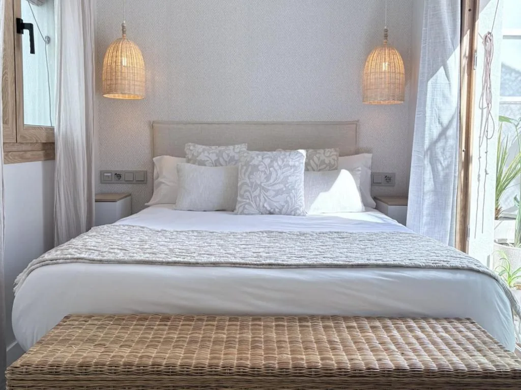 Quarto Duplo Deluxe com varanda e vista mar — Montroig 5 hotel boutique