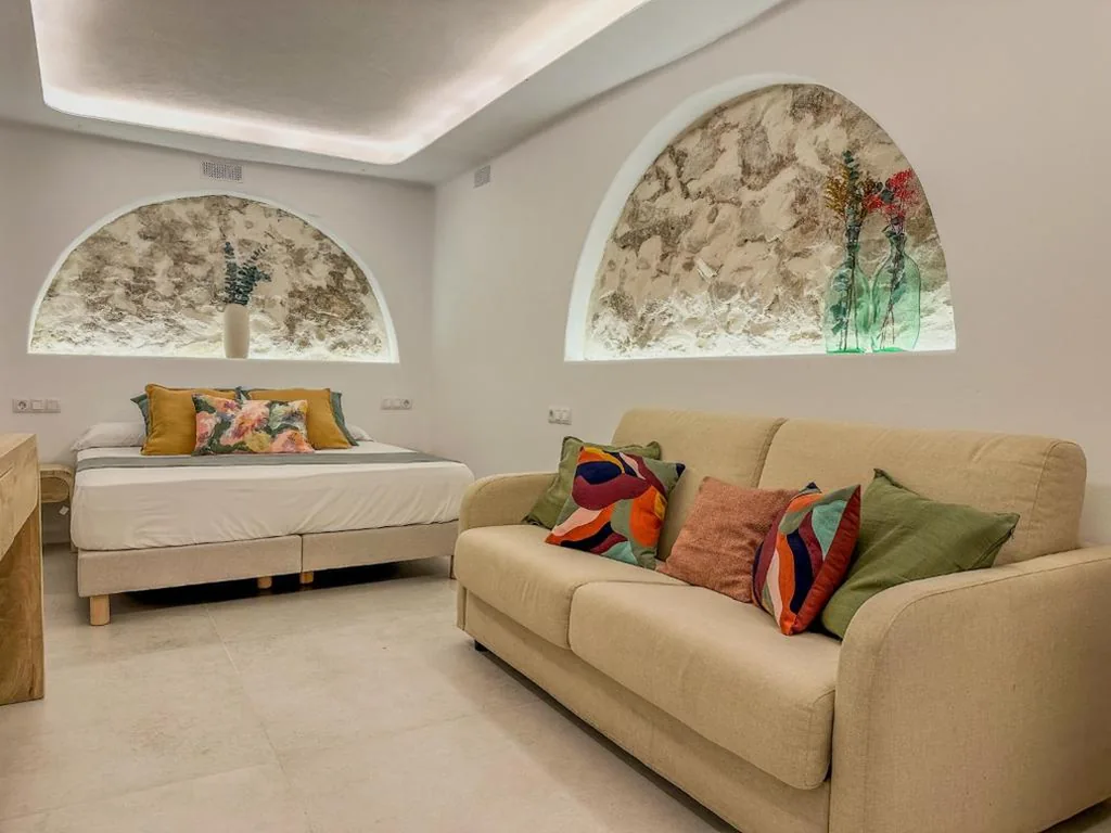 Deluxe Superior Double Room - 1 or 2 Beds — Moona Hostal Altea