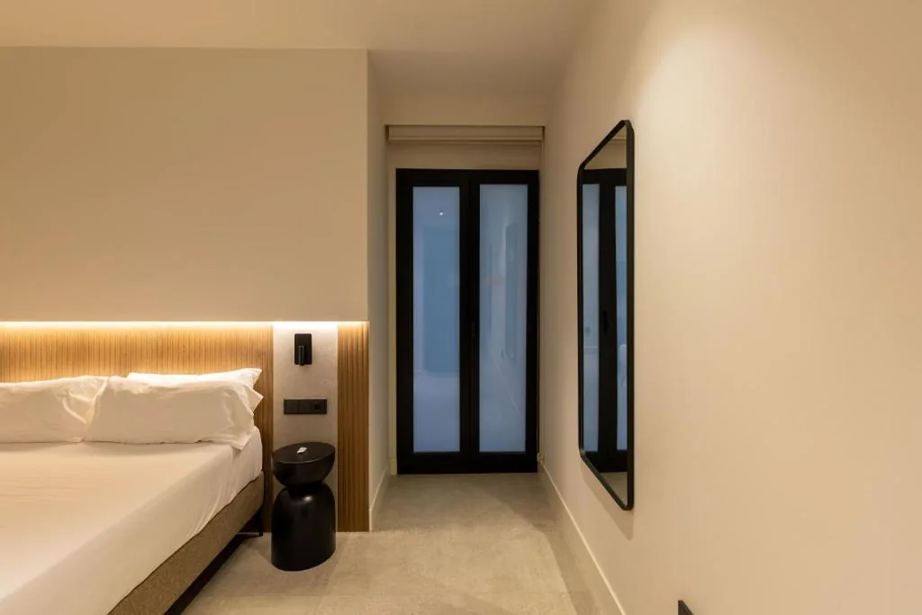 Habitación Doble con baño privado - 2 camas — Moontels Colón