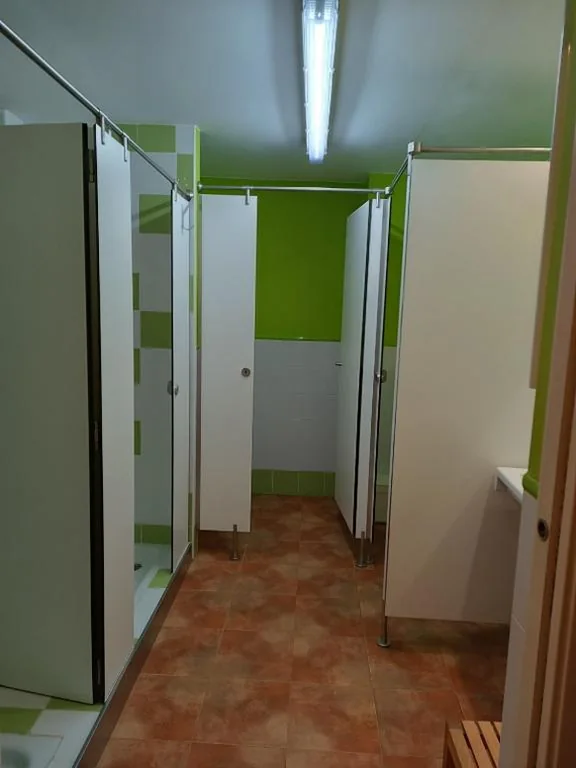 Camera familiare con bagno privato — Mora de Nuei