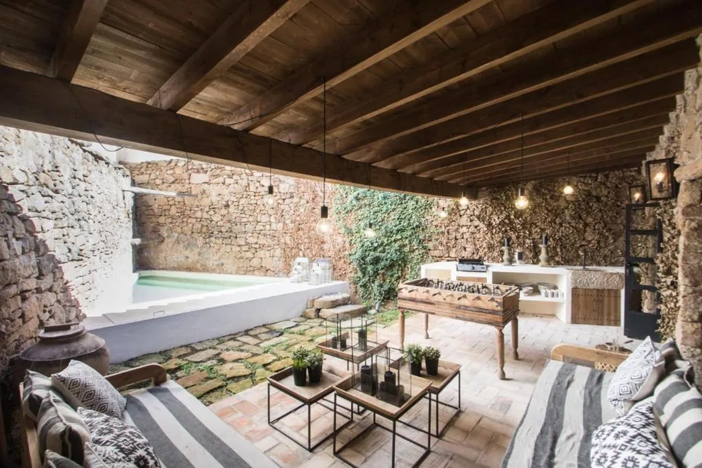 Ferienhaus mit 4 Schlafzimmern — Mora de Rubielos con Piscina
