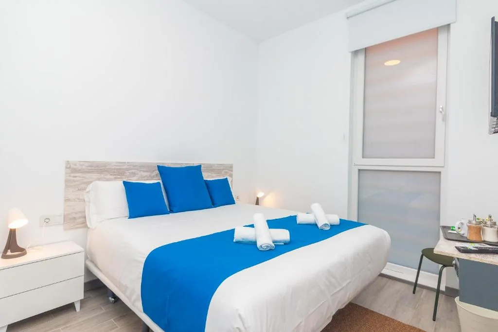 Habitación Doble con baño compartido — Moreno Rooms by BET Apartments
