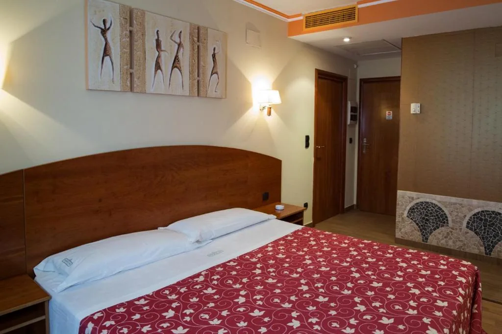 Suite com banheira de hidromassagem — Motel Emporio