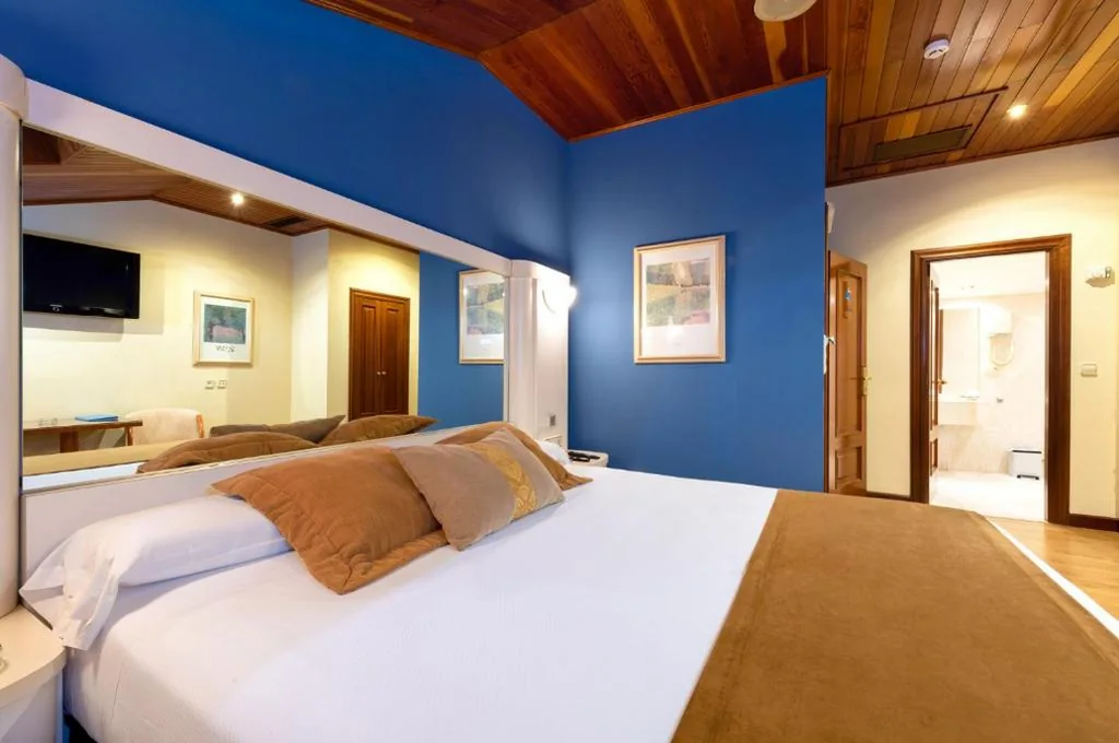 Habitación Doble con bañera de hidromasaje grande — Motel Jardin