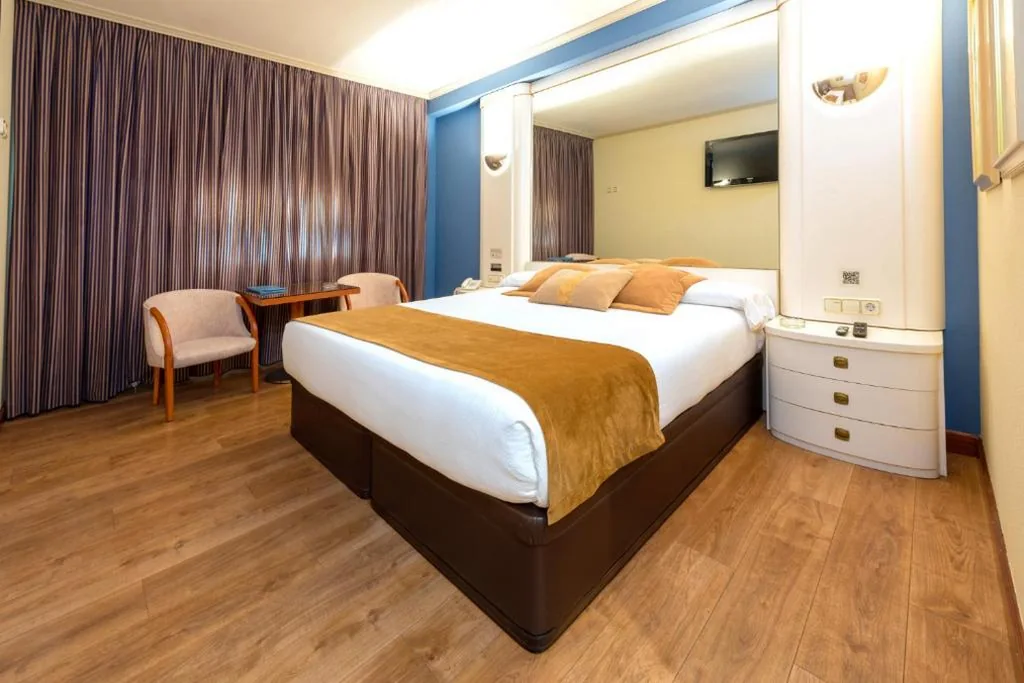 Habitación Doble con bañera de hidromasaje — Motel Jardin