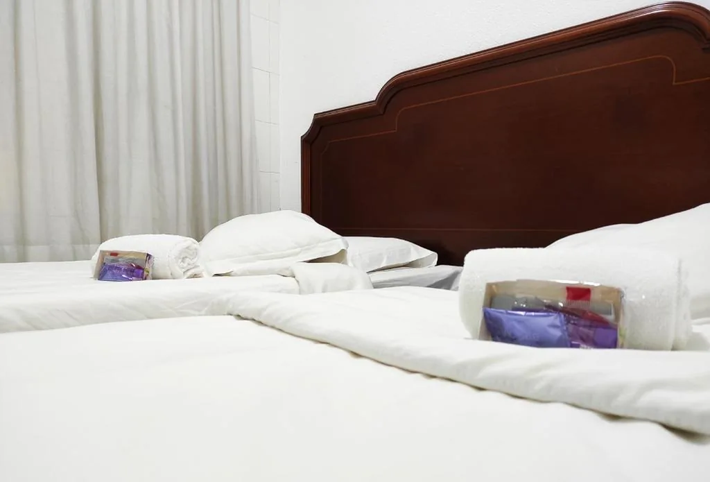 Habitación Doble con baño privado - 1 o 2 camas — Motel lavapies