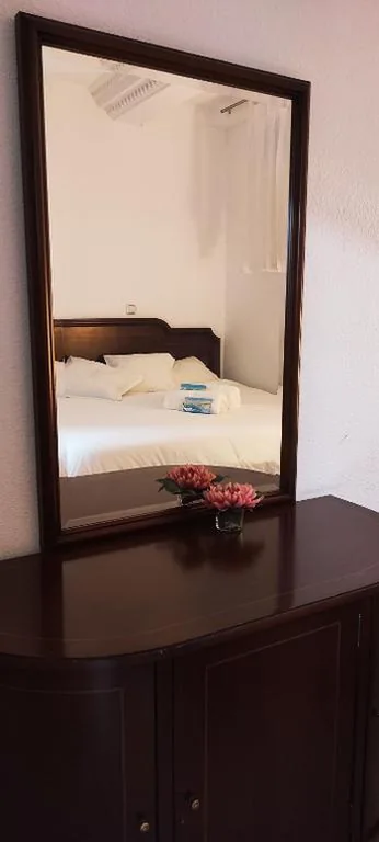 Habitación Doble con baño privado — Motel lavapies