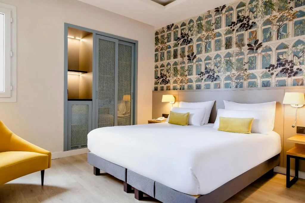 标准大床房 — Motel One Madrid-Plaza de España