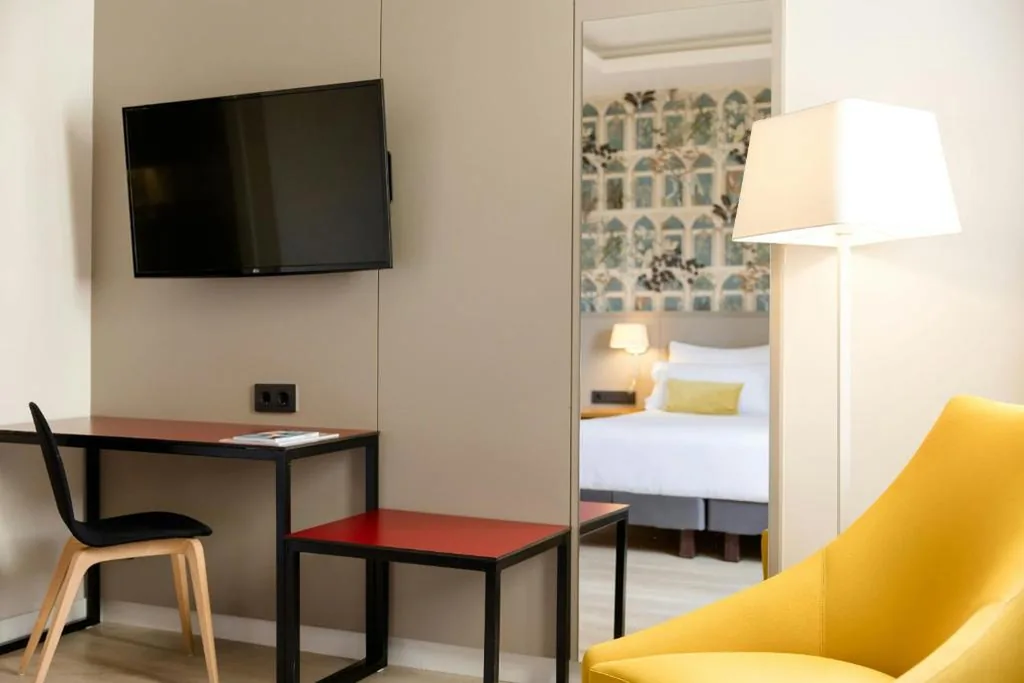 高级大床房 — Motel One Madrid-Plaza de España