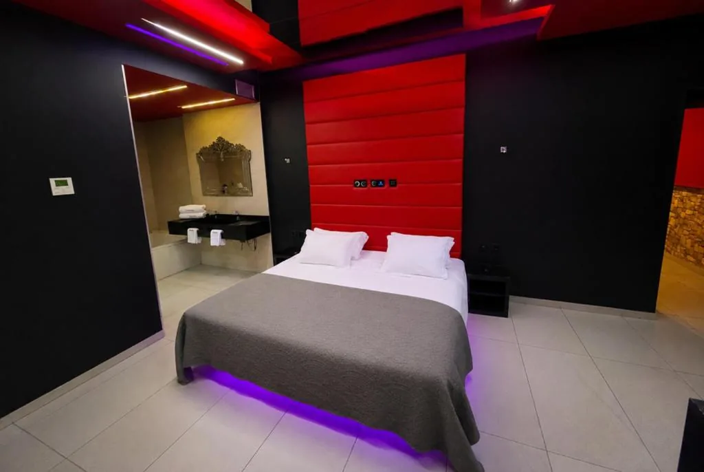 Deluxe Suite mit Whirlwanne — Motel Venus Madrid Norte