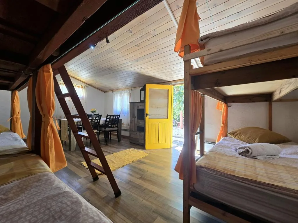 男女共用6ベッドルームのベッド — Mountain Hostel&House Finca La Isa by Rose