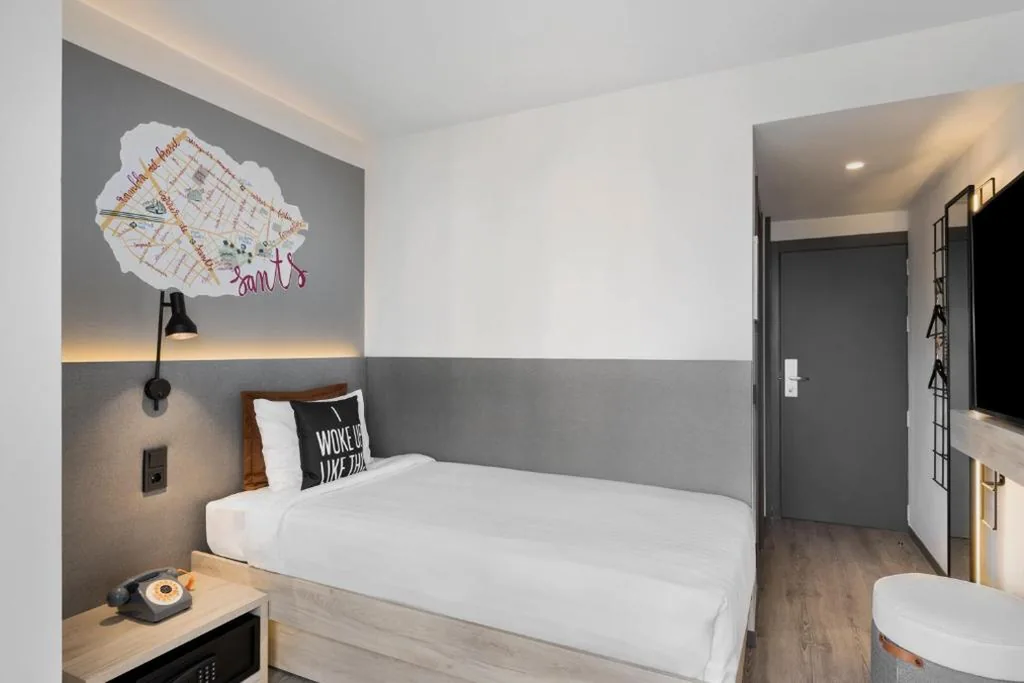 Camera singola Moxy con balcone — Moxy Barcelona