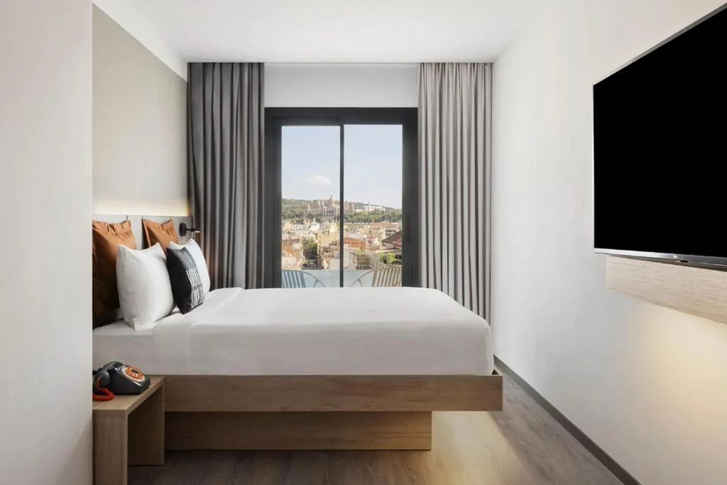 Camera Moxy con vista sulla città - 1 letto matrimoniale grande — Moxy Barcelona