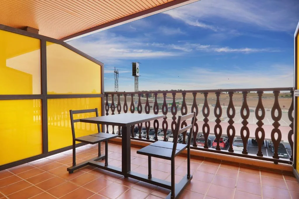 Driepersoonskamer met terras — Moya Hotel Restaurante