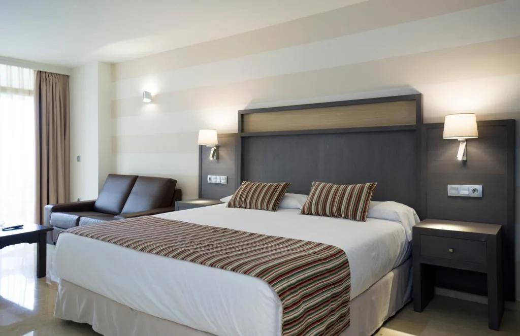 Suite Junior con vistas parciales al mar — MS Aguamarina Costa del Sol