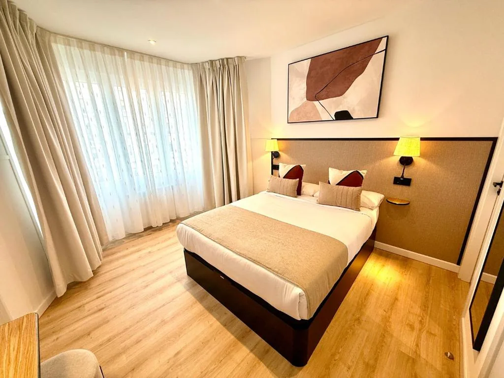 Habitación Doble Superior con vistas — Mucho Madrid