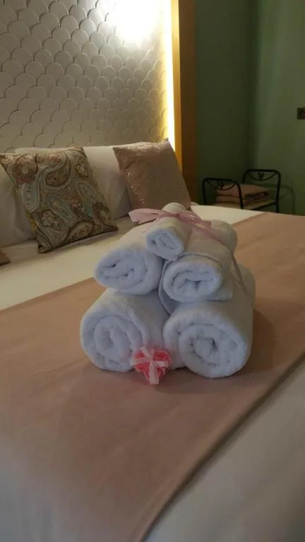 段差のないシャワー付き大型ベッドルーム－バリアフリー — Murallas de Jayrán Hotel Boutique