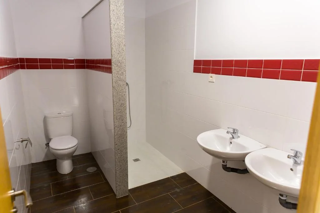 Cama en habitación compartida mixta de 8 camas — Muxia Mare