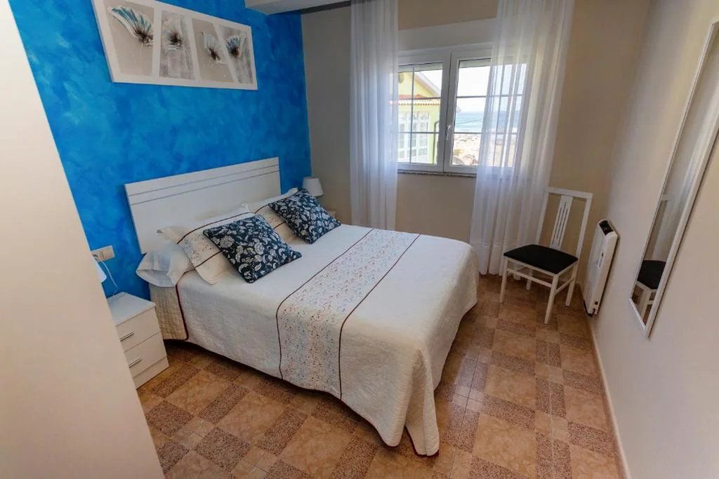 Habitación Individual con baño compartido — Muxia Mare