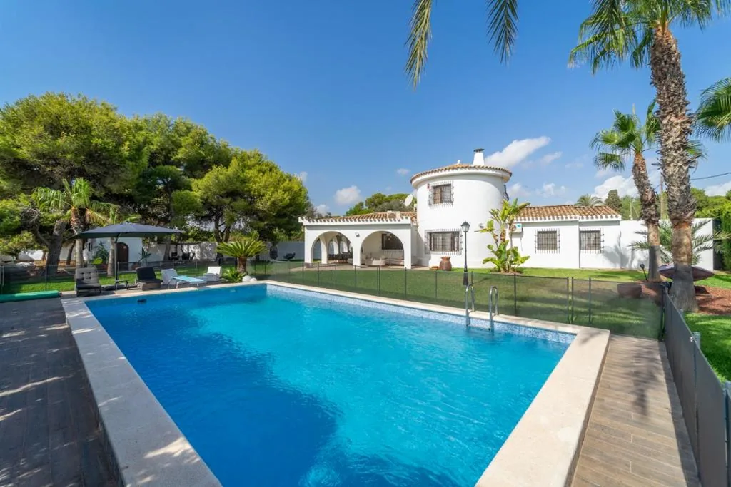 Villa met privézwembad — Myflats Villa los Pinos