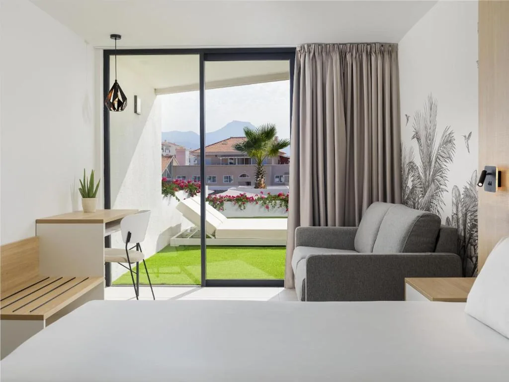 Doppelzimmer – Balinesisches Bett — MYND Adeje