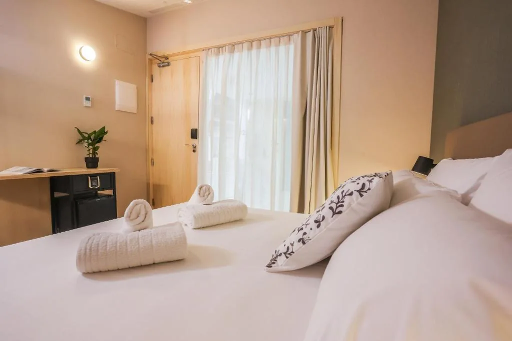 Habitación Doble Grande — Mythic Valencia