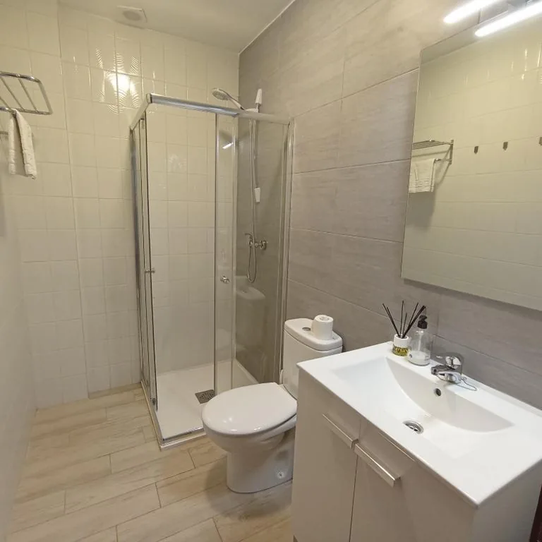 Triple Room with Private Bathroom — MyWay Albergue de Peregrinos