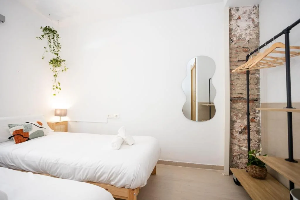 Camera doppia con bagno in comune - 2 letti — Naim Guest House Cala Del Moral - Adults only