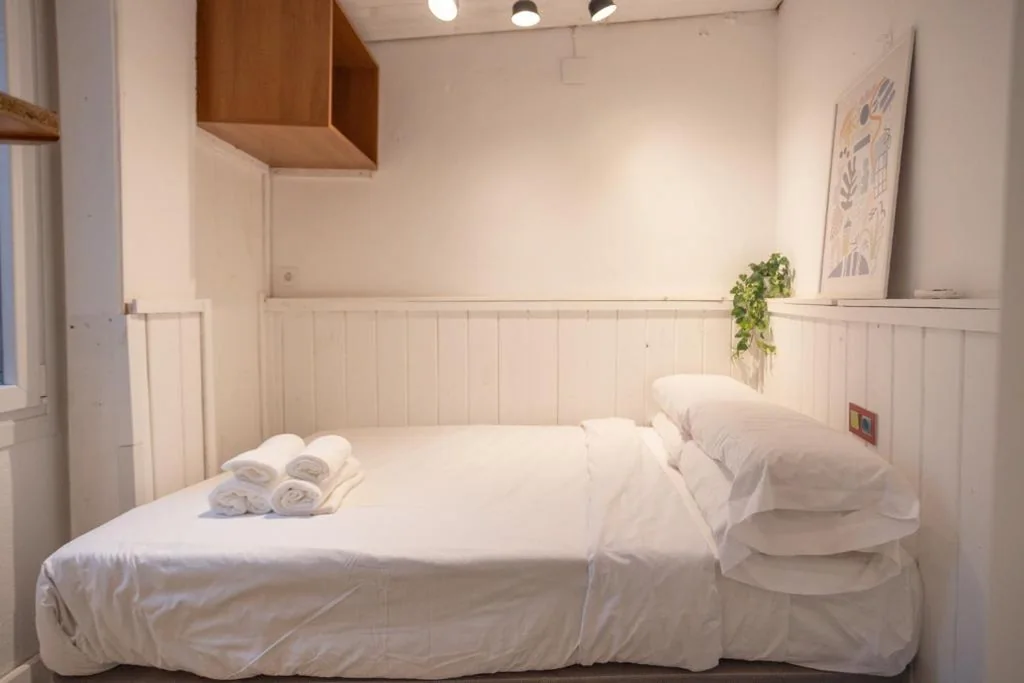 Camera doppia con bagno in comune — Naim Guest House Malaga Centro - Adults only