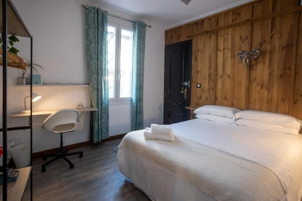 Camera doppia con bagno privato esterno — Naim Guest House Malaga Centro - Adults only